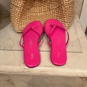 GAP Pink Sandals Vibrant Minimalist Design